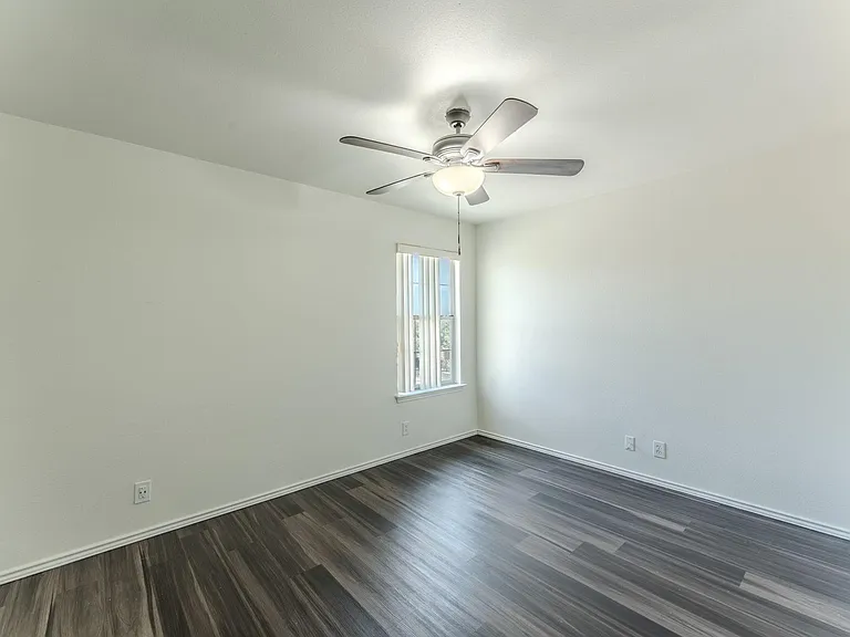 1339 Diamond Blf — Photo 16