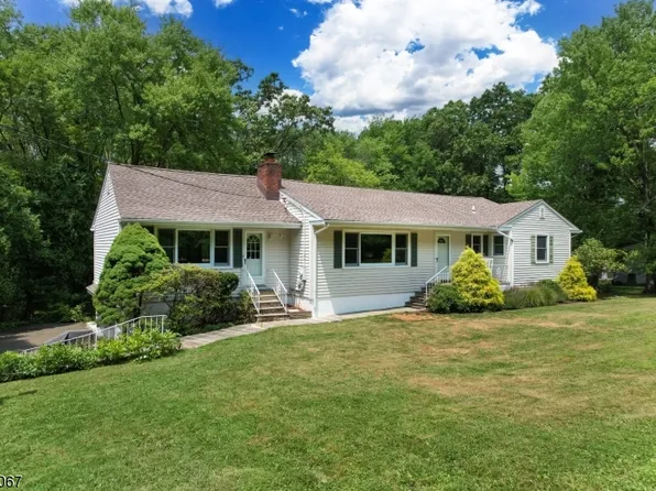 49 Brookside Dr, Warren Twp., NJ 07059