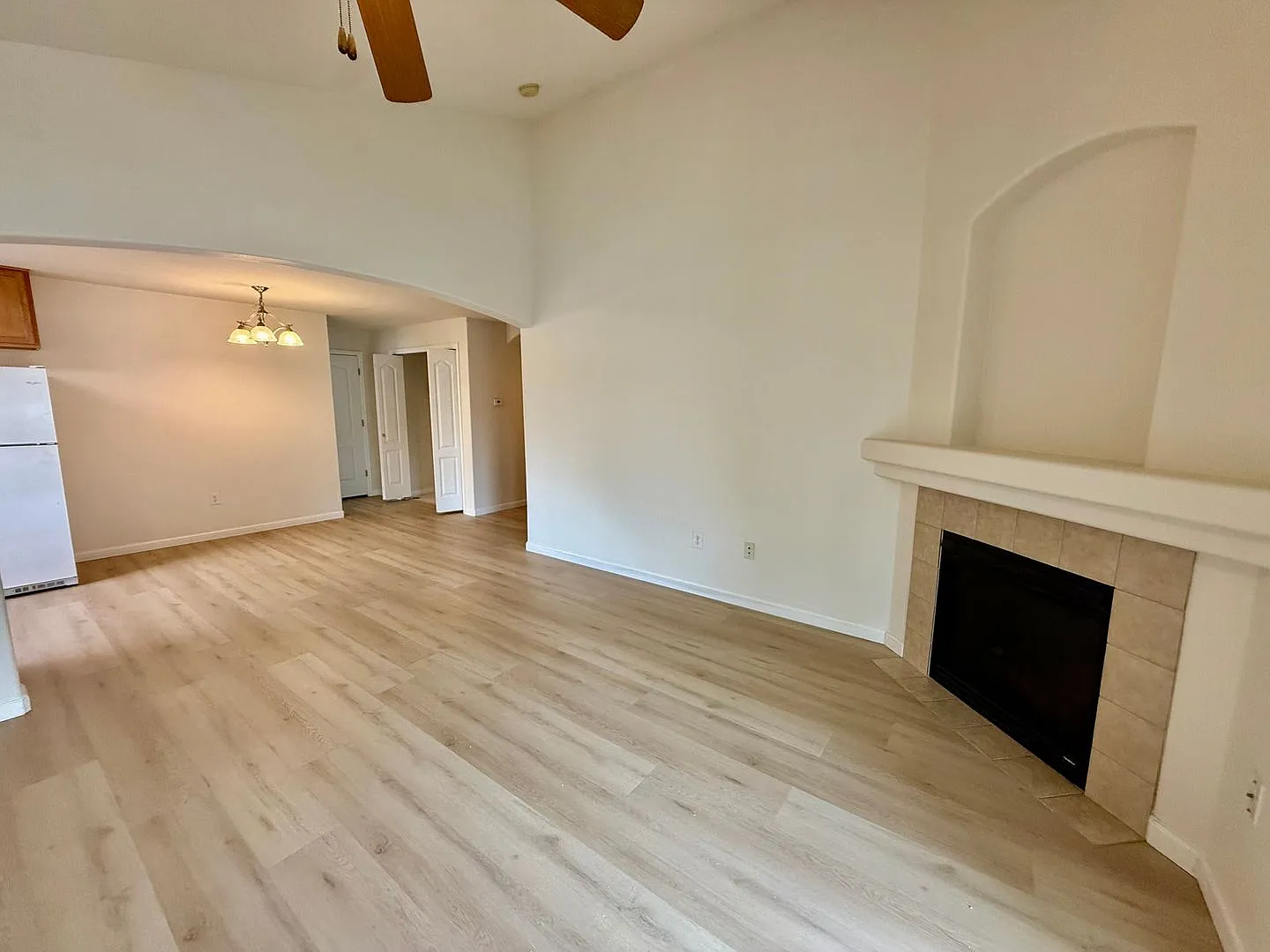 Gorgeous 2 Bedroom/2 Bathroom Condo With New Flooring At Centerra! Great Location For Commuters! — Photo 4