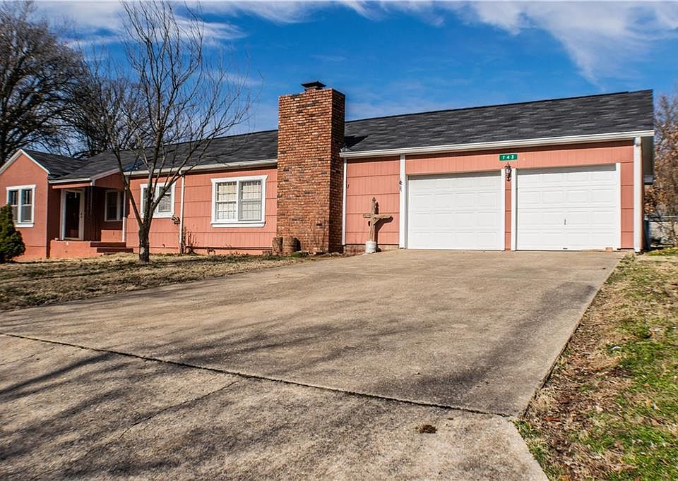 1st image of 743 Park Cir
