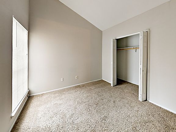 4th image of 6966 Wildbriar Ct W