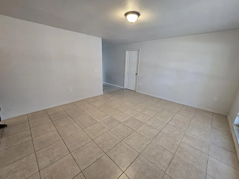 3406 Murrow St — Photo 4