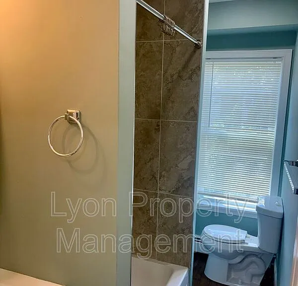 1 Grant Ave #2R — Photo 11