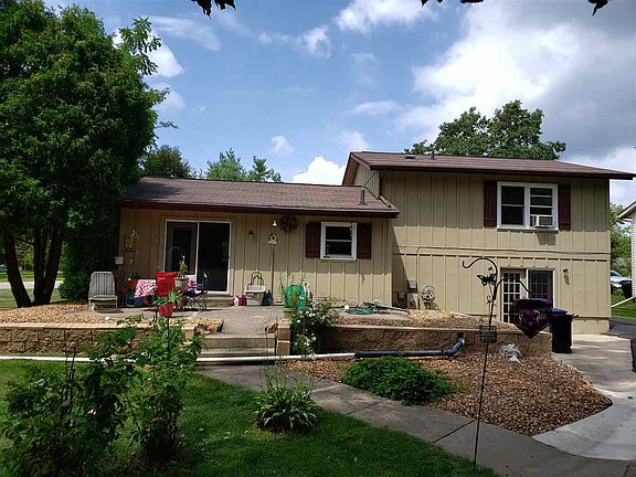 2nd image of 540 Bounty Dr NE