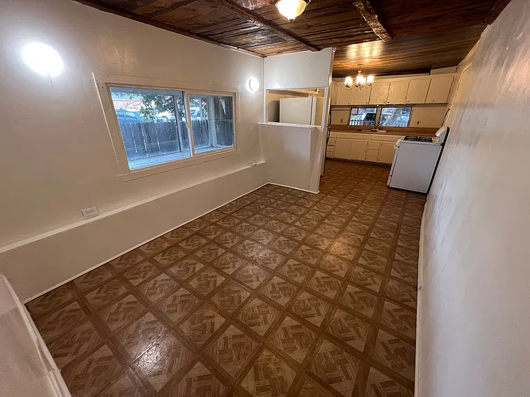 404 S Foote Ave — Photo 1