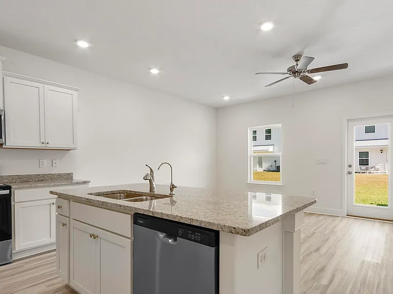 187 Ellery Ln — Photo 4