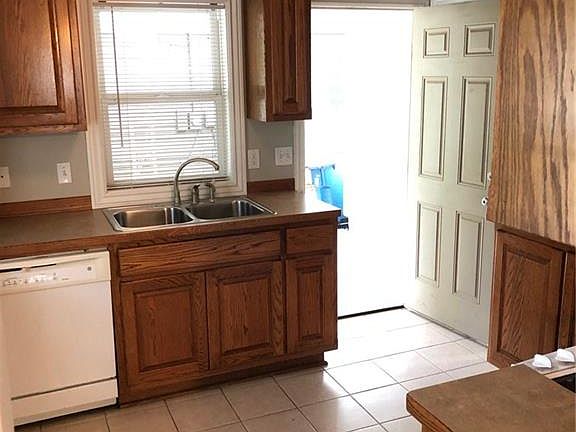 5th image of 709 NW B St