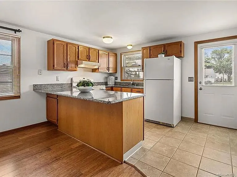 9 Persimmon Ln — Photo 2