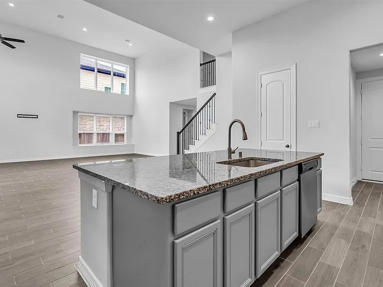 2115 Jitterbug Ln — Photo 8