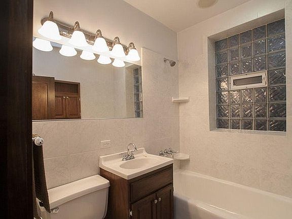 3rd image of 3623 N Whipple St #1