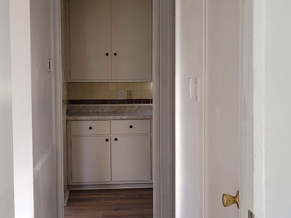 4th image of 5920 Corona Ave