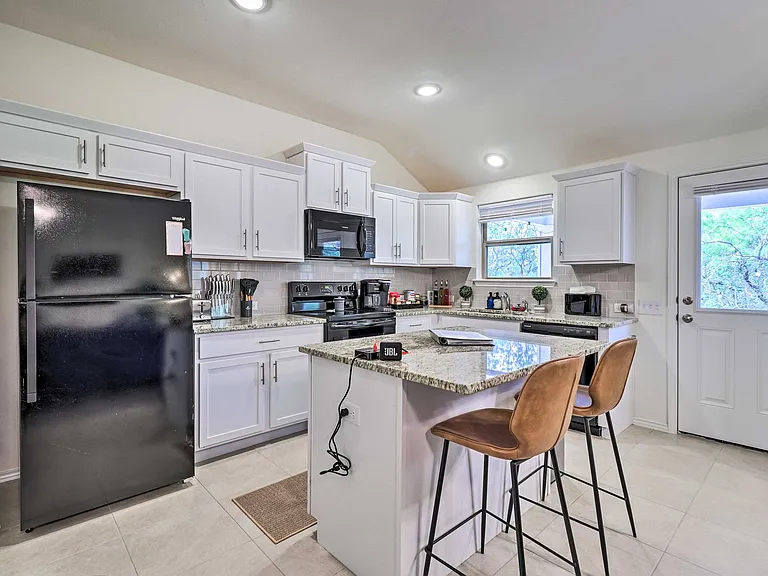 140 Oakhill Dr — Photo 21