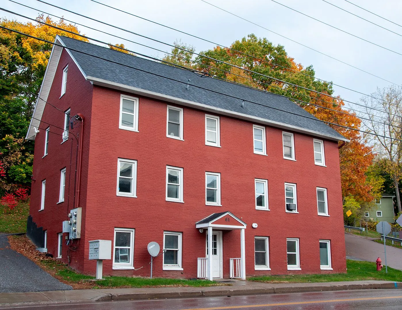 61 Malletts Bay Ave — Photo 1