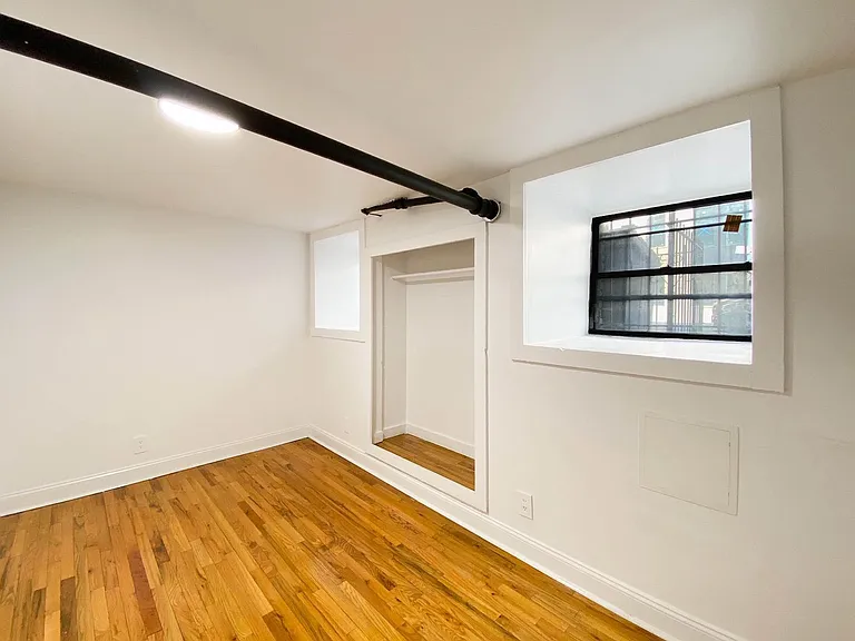1092 President St #BASEMENT — Photo 8