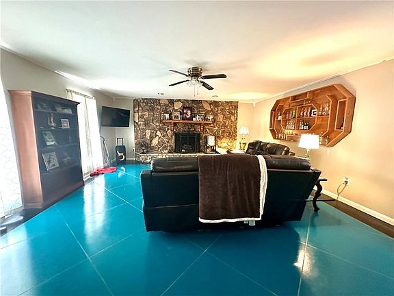 5th image of 40055 Hickory Ln