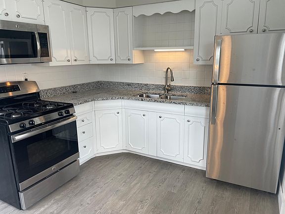 3rd image of 1202 W Miller St