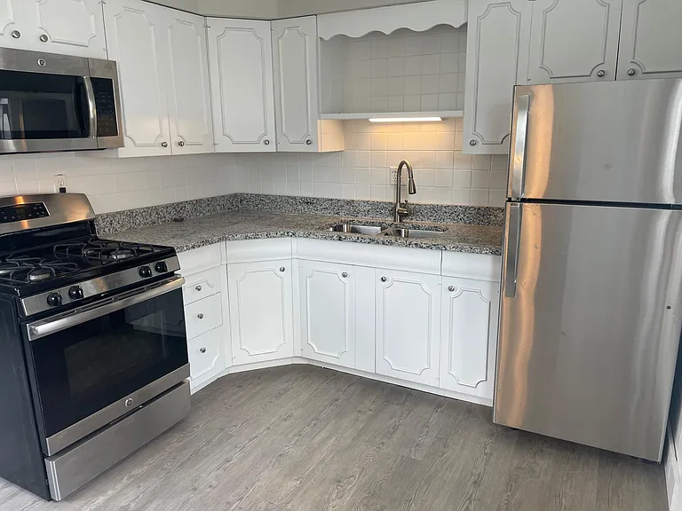 1202 W Miller St — Photo 3