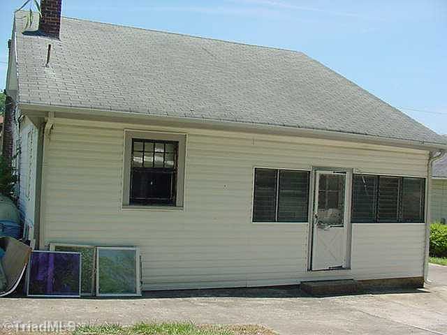 2nd image of 2340 Montrose Ave