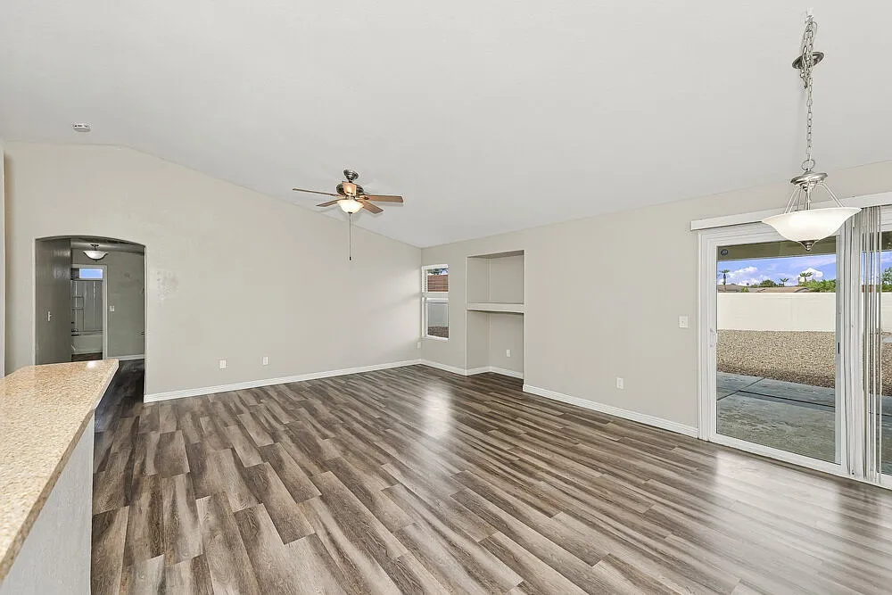 3 bed, 2.0 bath, 1431 sqft, $2,215 — Photo 4