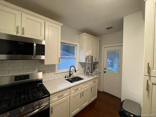 2 bed, 1.5 bath, 1000 sqft, $3,950 — Photo 4