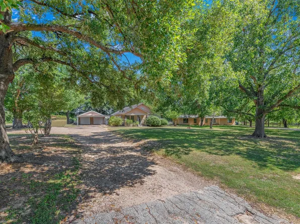 1510 Piedmont St, Navasota, TX 77868