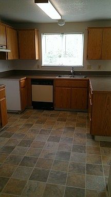 4th image of 15602 NE Noble St