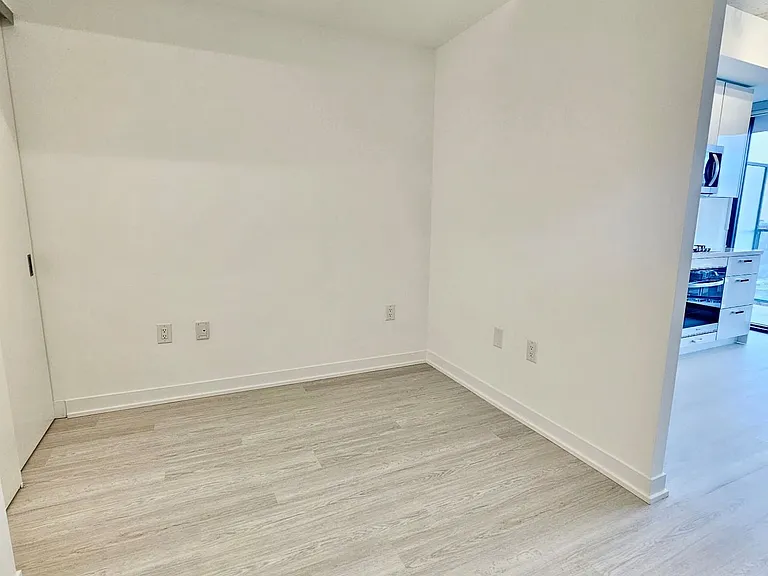 195 McCaul St #1412 — Photo 13