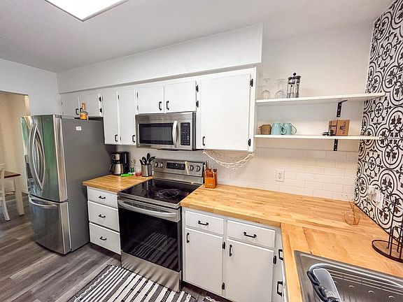 5th image of 1038 SW 6th Dr #A