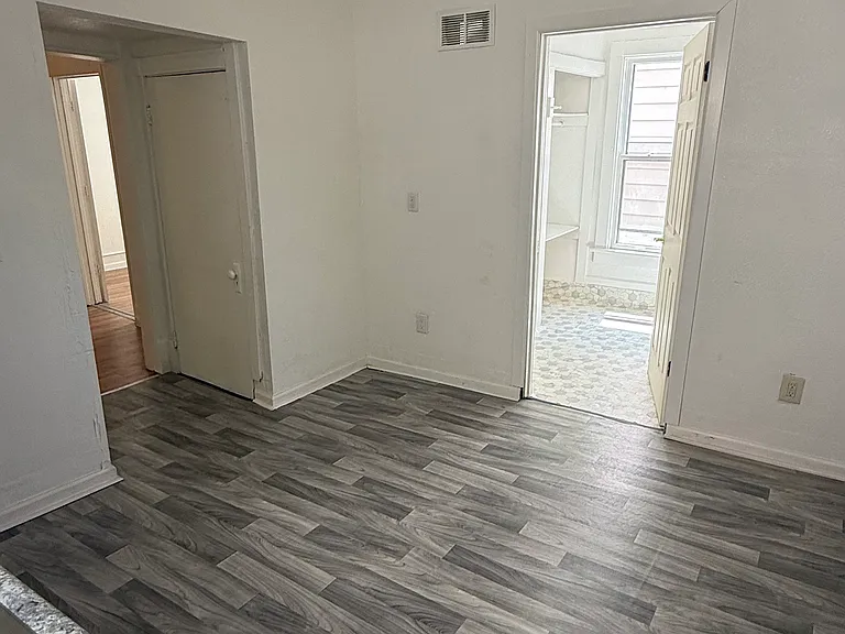 1427 S 81st St #4 — Photo 1