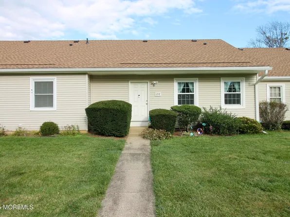 119 Muhlen Platz #E, Freehold, NJ 07728