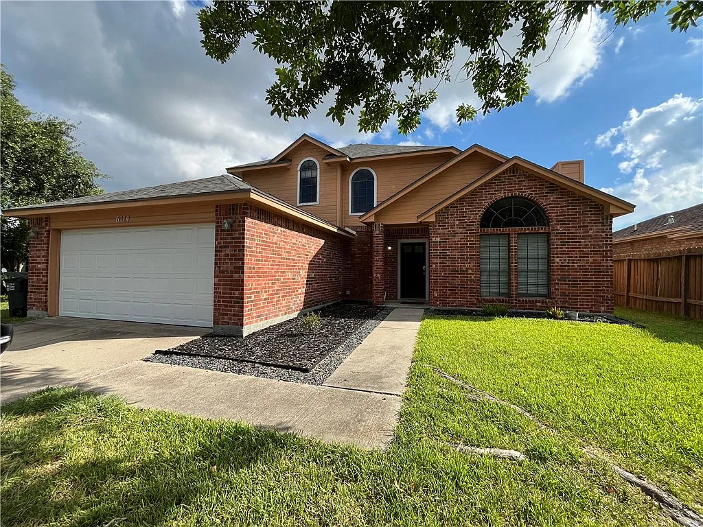 3 bed, 2.5 bath, 1700 sqft, $2,488 — Photo 2