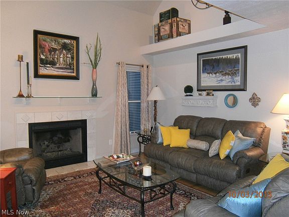 3rd image of 31 Fieldstone #3B