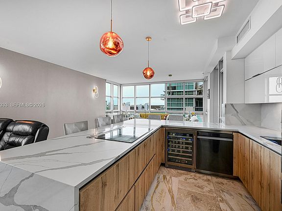 5th image of 3131 NE 188th St APT 21107
