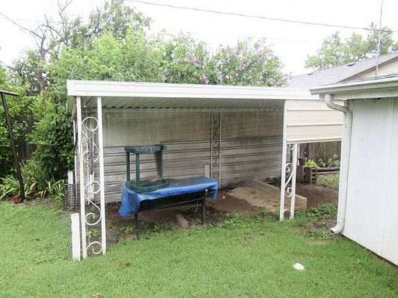 5th image of 1911 E Cypress Ave