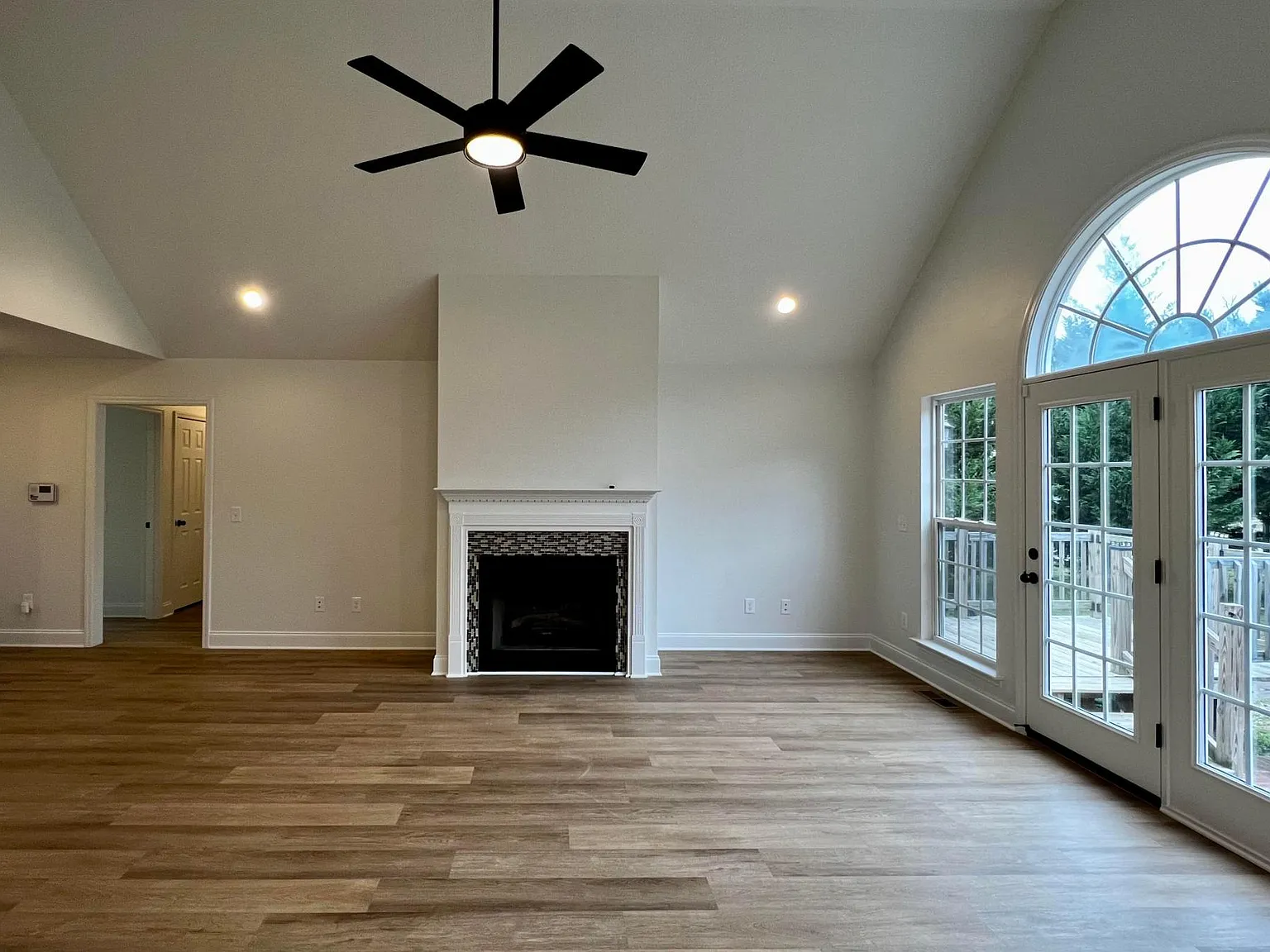 4 bed, 1943 sqft, $2,750 — Photo 2