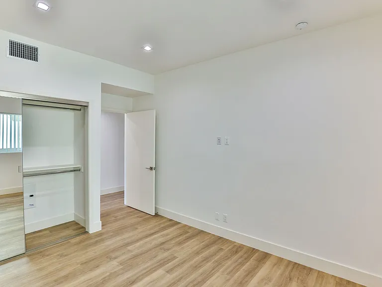 5536 Lexington Ave — Photo 29
