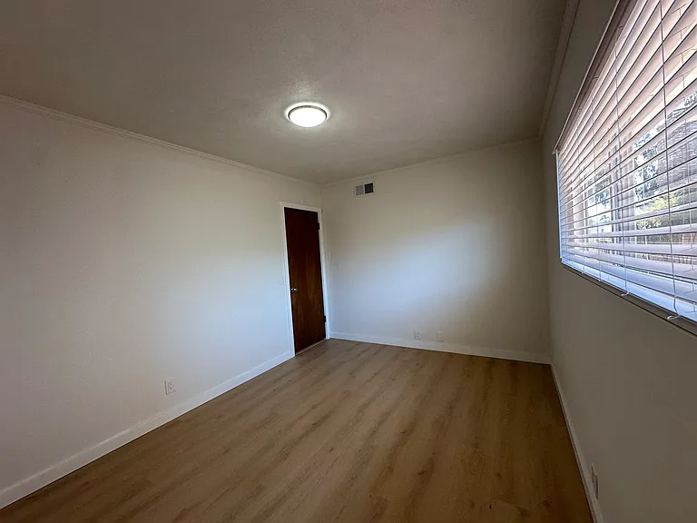 1300 Oak Ave — Photo 24