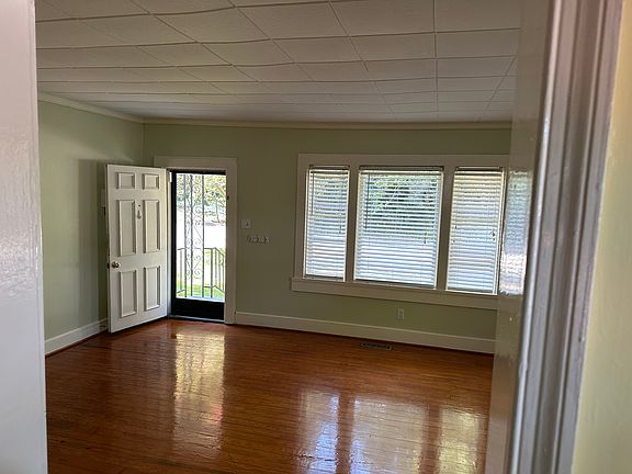 3rd image of 817 Clay St