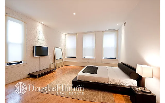 Rented by Douglas Elliman | media 16