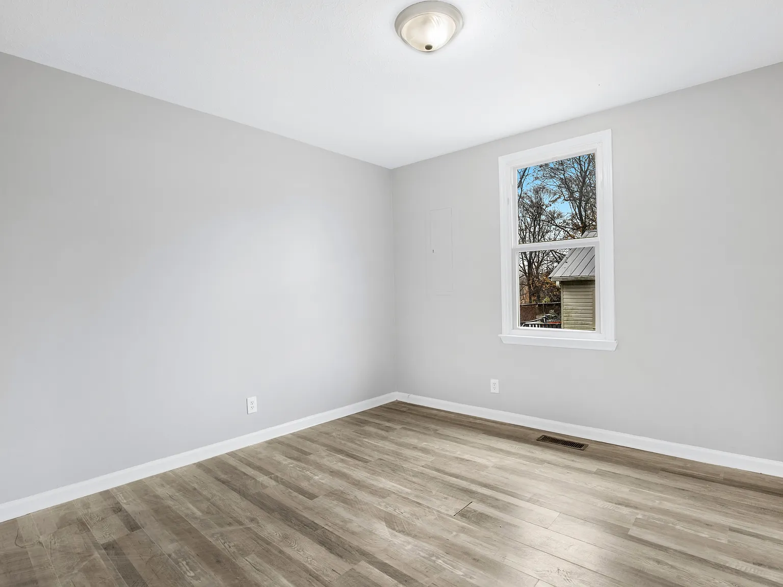 Circle Drive - 838 — Photo 3