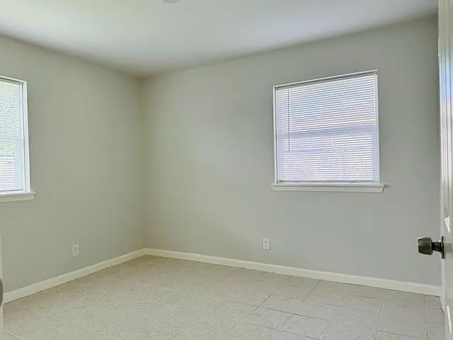 3 bed, 1.5 bath, 1390 sqft, $1,800 — Photo 4