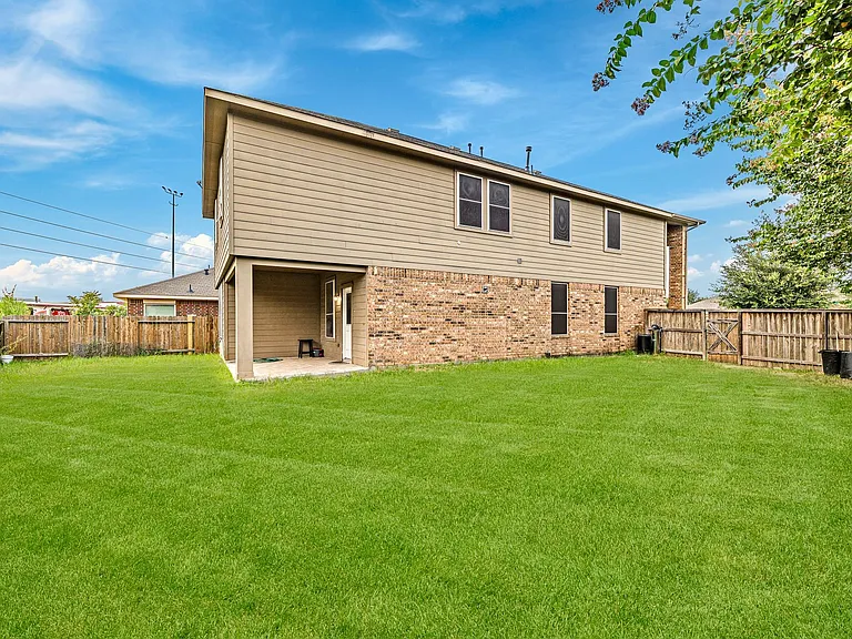 2403 Summers Glen Ct — Photo 32
