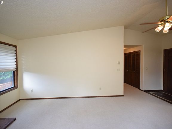 4th image of 805 NE 159th Ct