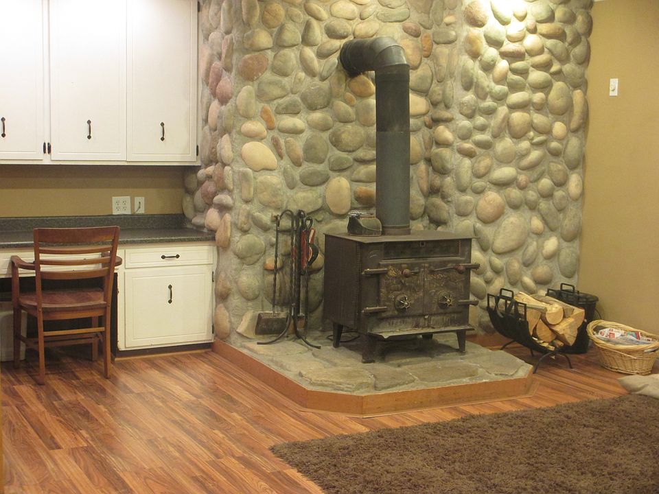 stove/desk area
