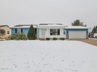 7504 Sunview Dr SE, Grand Rapids, MI 49548