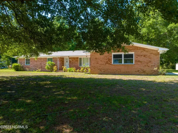 564 Old Folkstone Road, Holly Ridge, NC 28445