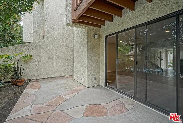 5760 Owensmouth Ave #14 — Photo 18