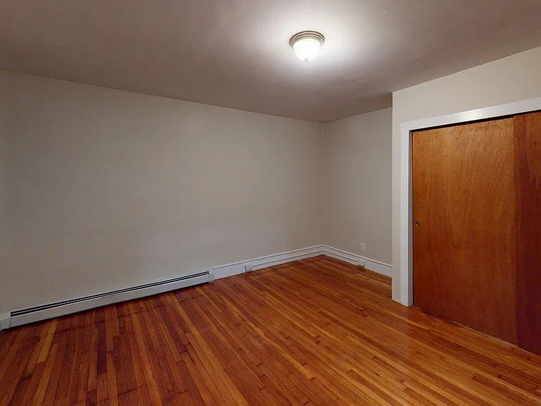 122 Gladstone St #A — Photo 8