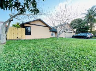 8530 NW 52nd St, Lauderhill, FL 33351