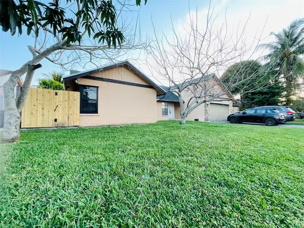 8530 NW 52nd Street, Lauderhill, FL 33351